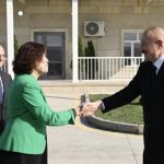 Evə soxulan ayı yaşlı qadını öldürdü